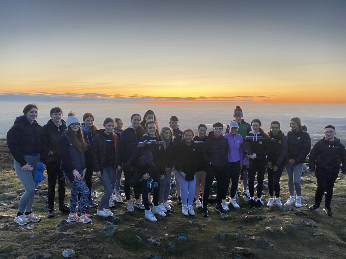 DromaraGAC's tweet photo. Darkness into Light 2022 🌅

‘Hope is being able to see the light despite the darkness’

🖤🤍 https://t.co/NDGzlLKZeo