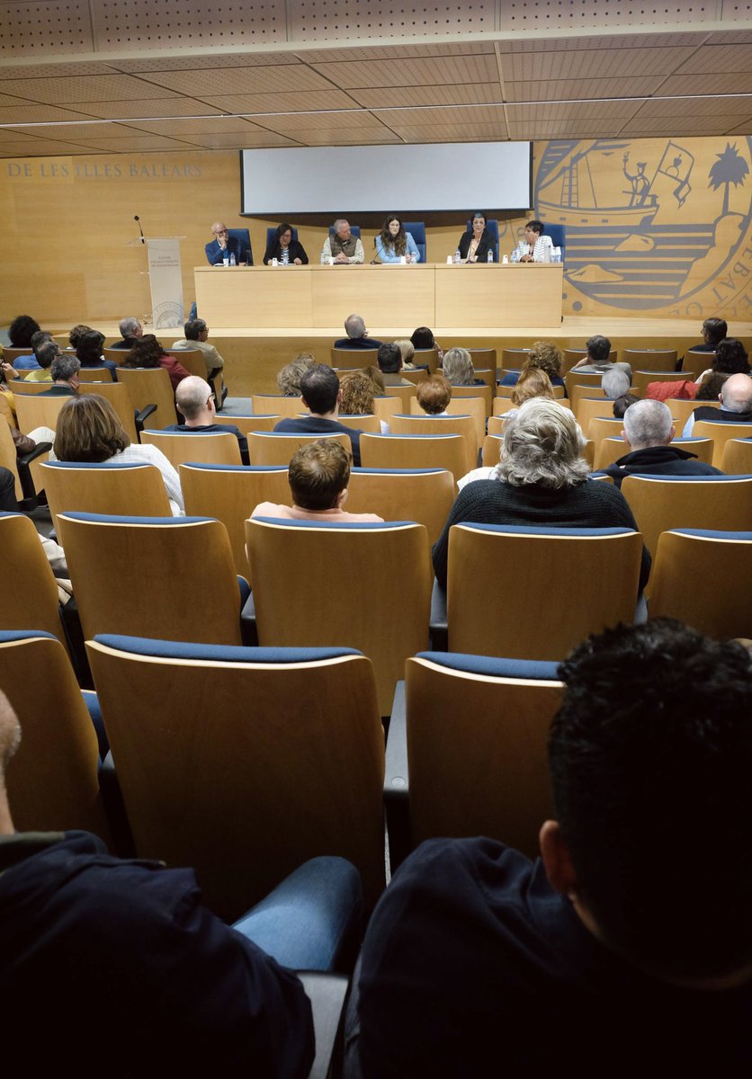 icaib's tweet photo. El salón de actos del ICAIB, en el evento organizado por la Comisión de DDHH y @ConcorSolidaria, se llenó de solidaridad al dar voz a la historia de buena gente centrada en ayudar a otra buena gente.
Gracias de nuevo a todos por vuestra asistencia y participación. https://t.co/IUQwMXRyjI