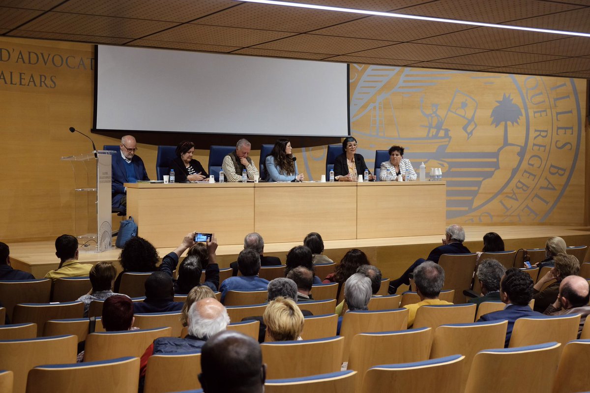 icaib's tweet photo. El salón de actos del ICAIB, en el evento organizado por la Comisión de DDHH y @ConcorSolidaria, se llenó de solidaridad al dar voz a la historia de buena gente centrada en ayudar a otra buena gente.
Gracias de nuevo a todos por vuestra asistencia y participación. https://t.co/IUQwMXRyjI