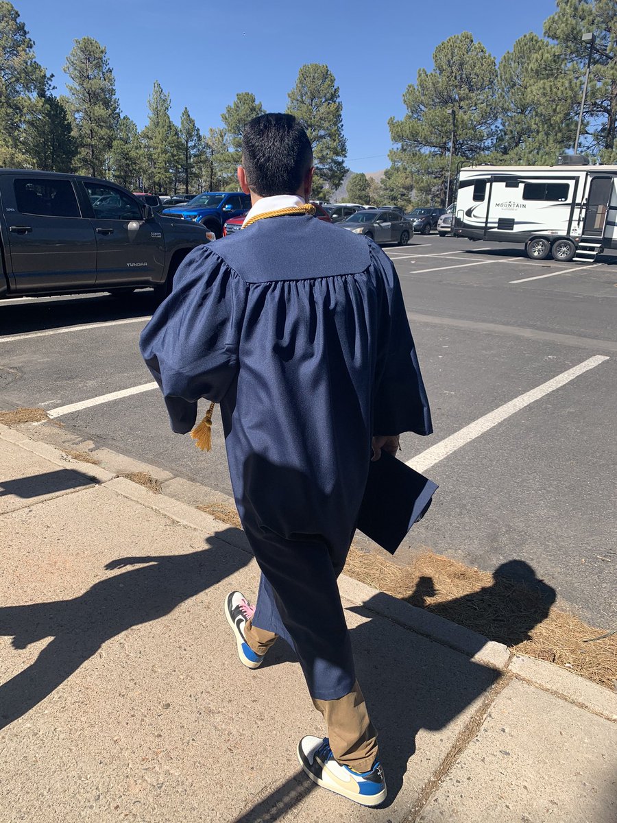 figsyd's tweet photo. YAY PATRIK #NAUgrad 😮 https://t.co/6g9TSF7Asc