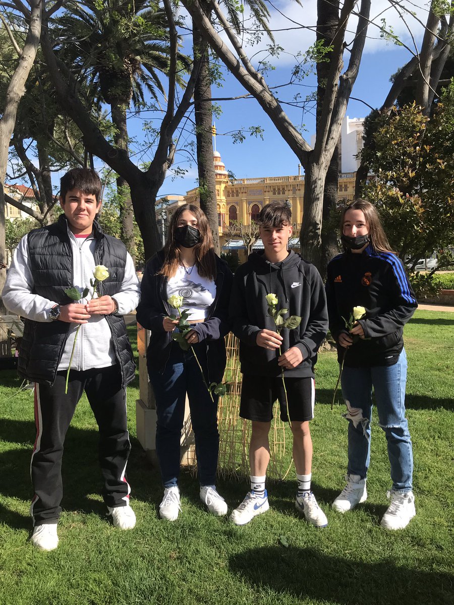 CorMariaStJosep's tweet photo. Alumnes de 4ESO a l’homenatge de @Guixols el dia 5 de maig a les víctimes dels camps nazis. Podeu veure mostres de l’activitat que van treballar als centres a Youtube: “Les cartes mai enviades”. https://t.co/sB1XmAMXuh