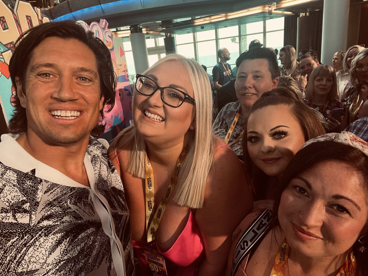 Rachy_Be's tweet photo. When Bolton meets Bolton cruising around Spain 😎. @vernonkay what a ledge. P.S don’t worry we’ve got your mum covered ☺️ #BoltonMassive #Horwich #Blackrod #Westhoughton #Kearsley https://t.co/9SdDpYExgr