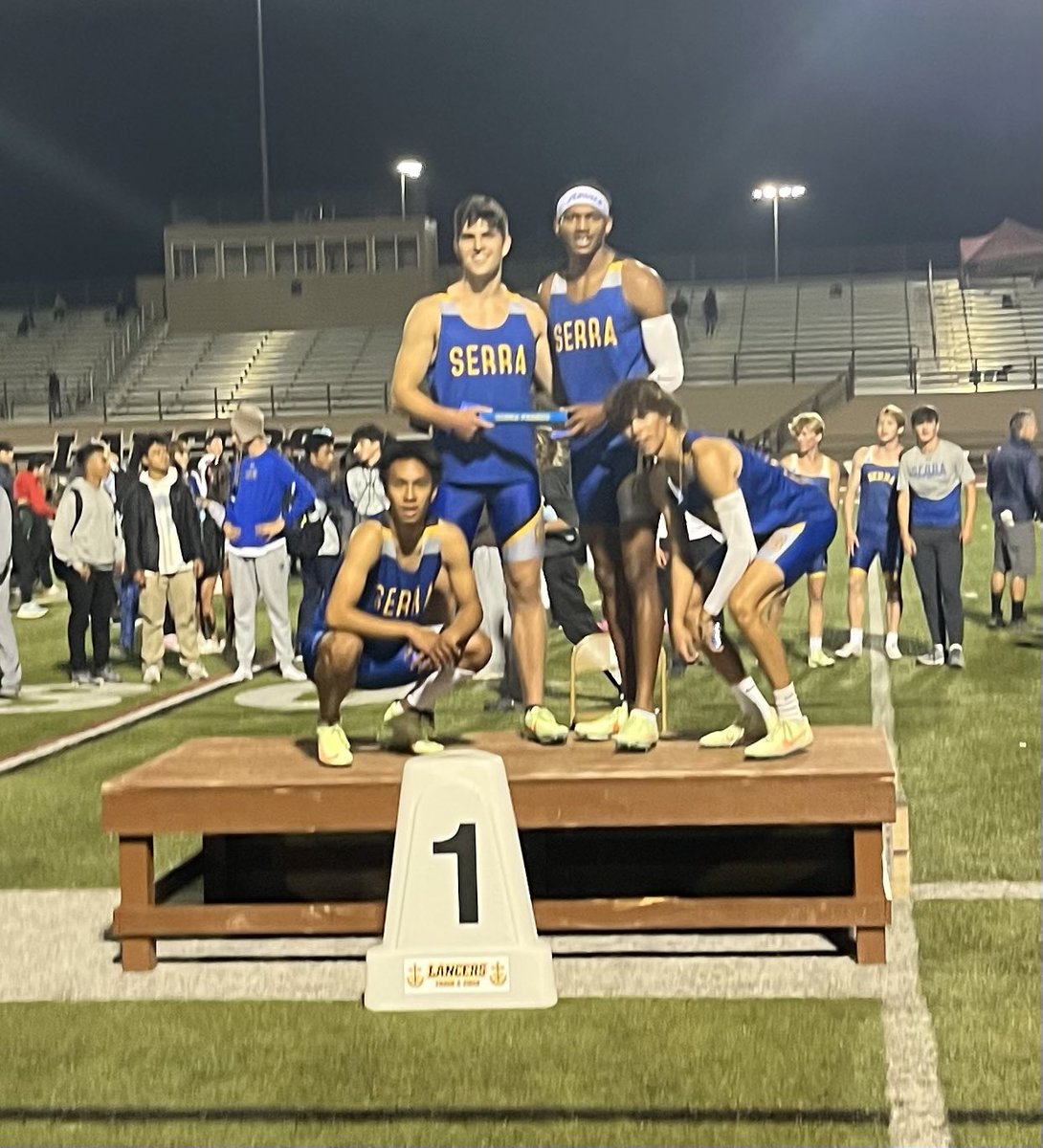 serrapadrestfxc's tweet photo. Padres close out the WCAL meet with wins in the FS4x400m (3:42.30 -Buret, Kline, DeLong, Flood). Then the VB 4x400 with a season best 3:24.42. Quintero, Harrison, Igtanloc, Laulea (48.5 split). @PadreAthletics @SerraSanMateo @WCALSports @CCExpress @MilesplitCA https://t.co/EJ2pTDyyL2