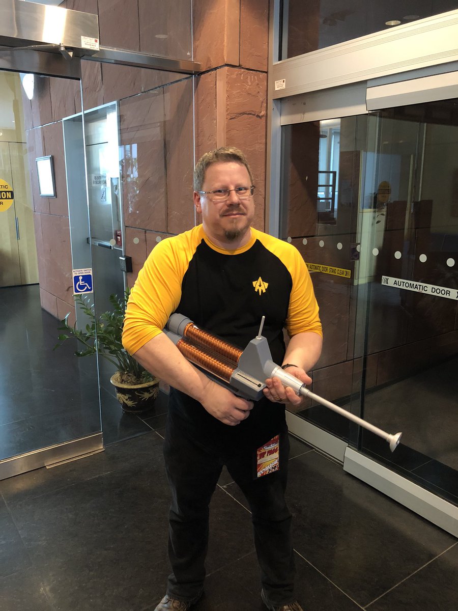 CaptainFoley's tweet photo. Captain Foley is ready for battle! #startrek #phaser #captainfoley #phaserrifle https://t.co/lB64UuQLss
