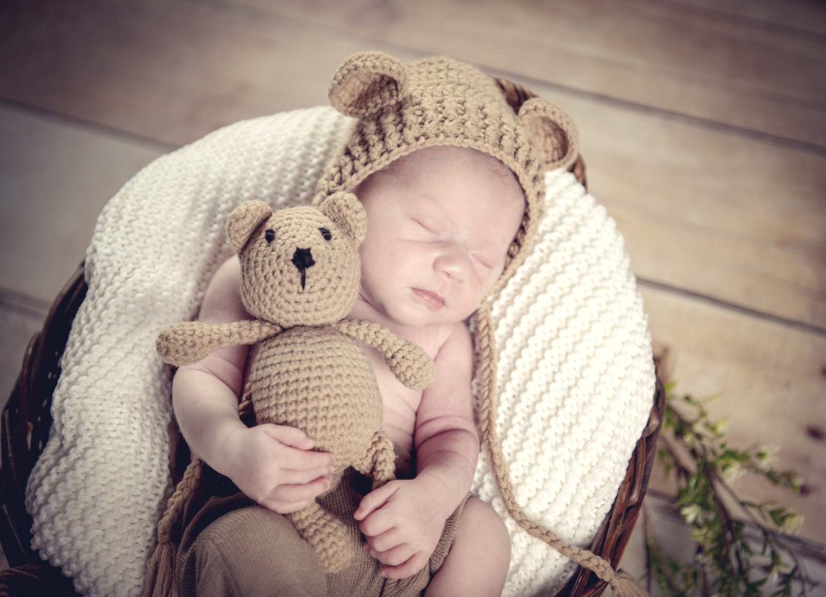PeterLauritis's tweet photo. Vor wenigen Tagen schlummerte dieses kleine süße Baby noch ganz eingekuschelt im Bauch seiner Mama. Es ist doch der Wahnsinn, dass der weibliche Körper in der Lage ist, so etwas wunderbares zu erschaffen.  #Baby #Babybauch #Babypass #Fotograf

https://t.co/6sYyZhU8tZ https://t.co/JzSRAMZCbK