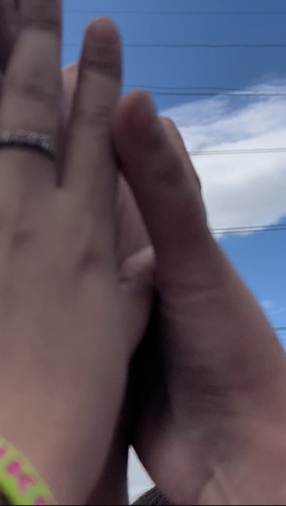 iSGfan's tweet photo. Holding hands with PRESIDENT LENI!!! 😭💖 SOBRANG SULIT! #Ipana7oNa10ParaSaLahat @lenirobredo https://t.co/2LsmDMm7hN