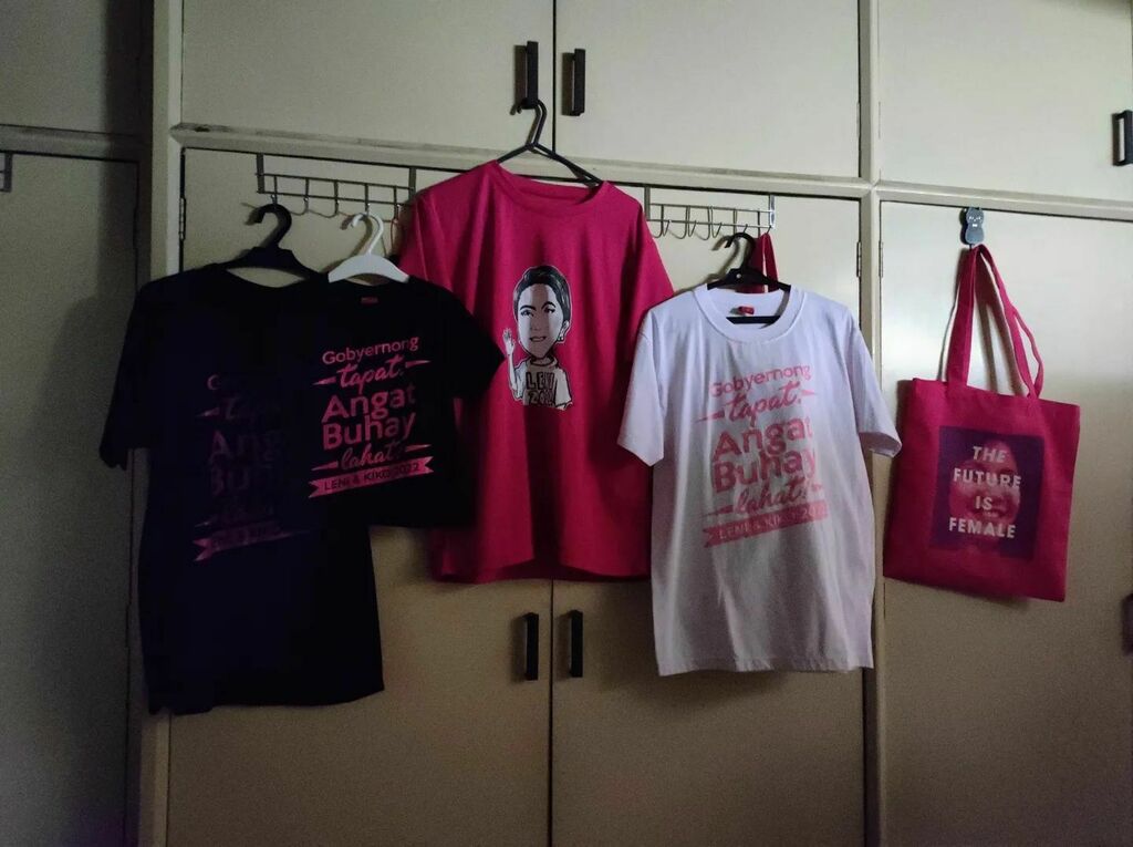 rejjventress's tweet photo. Dati #StarWars shirts. Tapos #pride shirts. Ngayon #LeniKiko2022 shirts. We're #pink and #geek and loud and proud.
#ParaSaBayan #ParaSaBata
#anakngfuchsia #pinkachu
#LetLeniLead #LeniKiko2022
#LeniRobredo #kikopangilinan
#LabanLeni #KulayRosasAngBukas https://t.co/SWGoZAB8DF https://t.co/8sjICtKwER