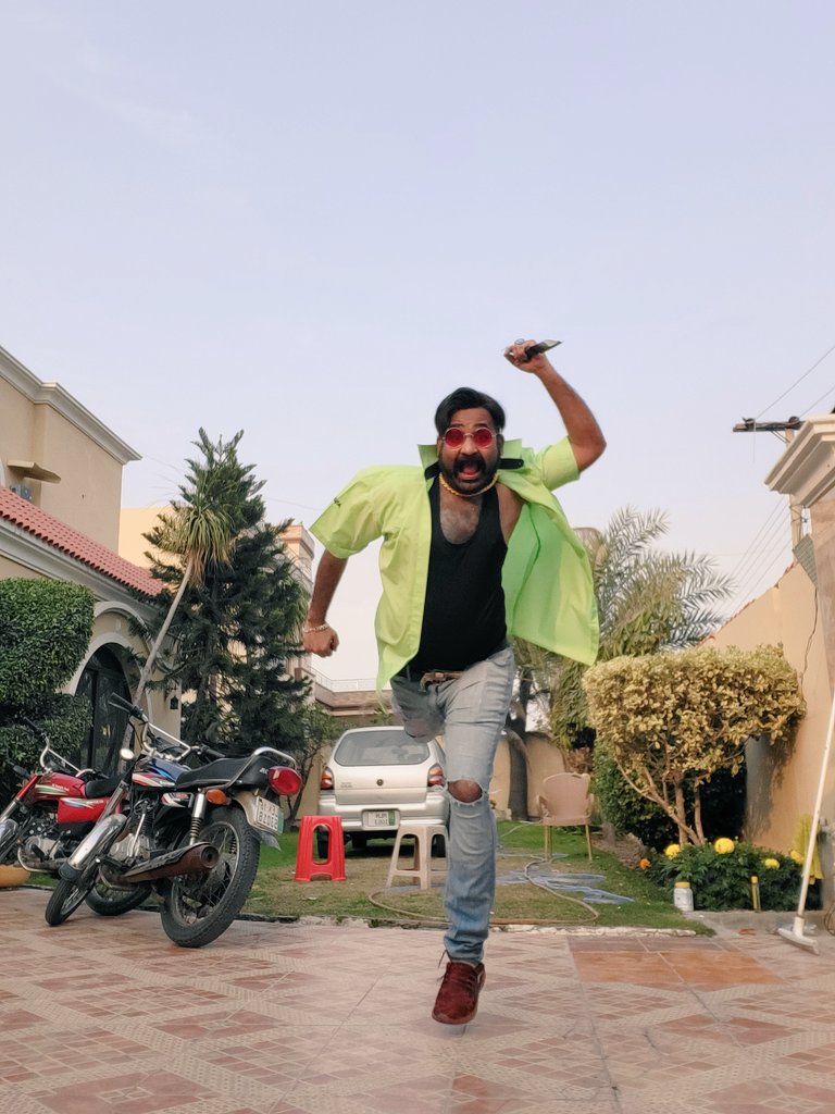 Fadzhashmi's tweet photo. “One of the things about acting is it allows you to live other people’s lives without having to pay the price.”
❤️💚
#Fadzhashmi #lahore #Onshoot #incharecter #pakistan #actorlife #Green #rippedjeans #tapori #artist #love #peace #Harmony #acting #onlocation #jump #efforts https://t.co/wMBAzDBxu6