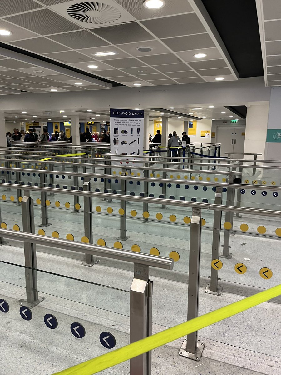 timrkilby's tweet photo. @manairport t1 security was a breeze 👏🏻. 15 mins from arrival to exit through security, as per their website. Don’t stress out about all the news of huge delays, it’s not worth it! 😉 https://t.co/oRmlgSheE0