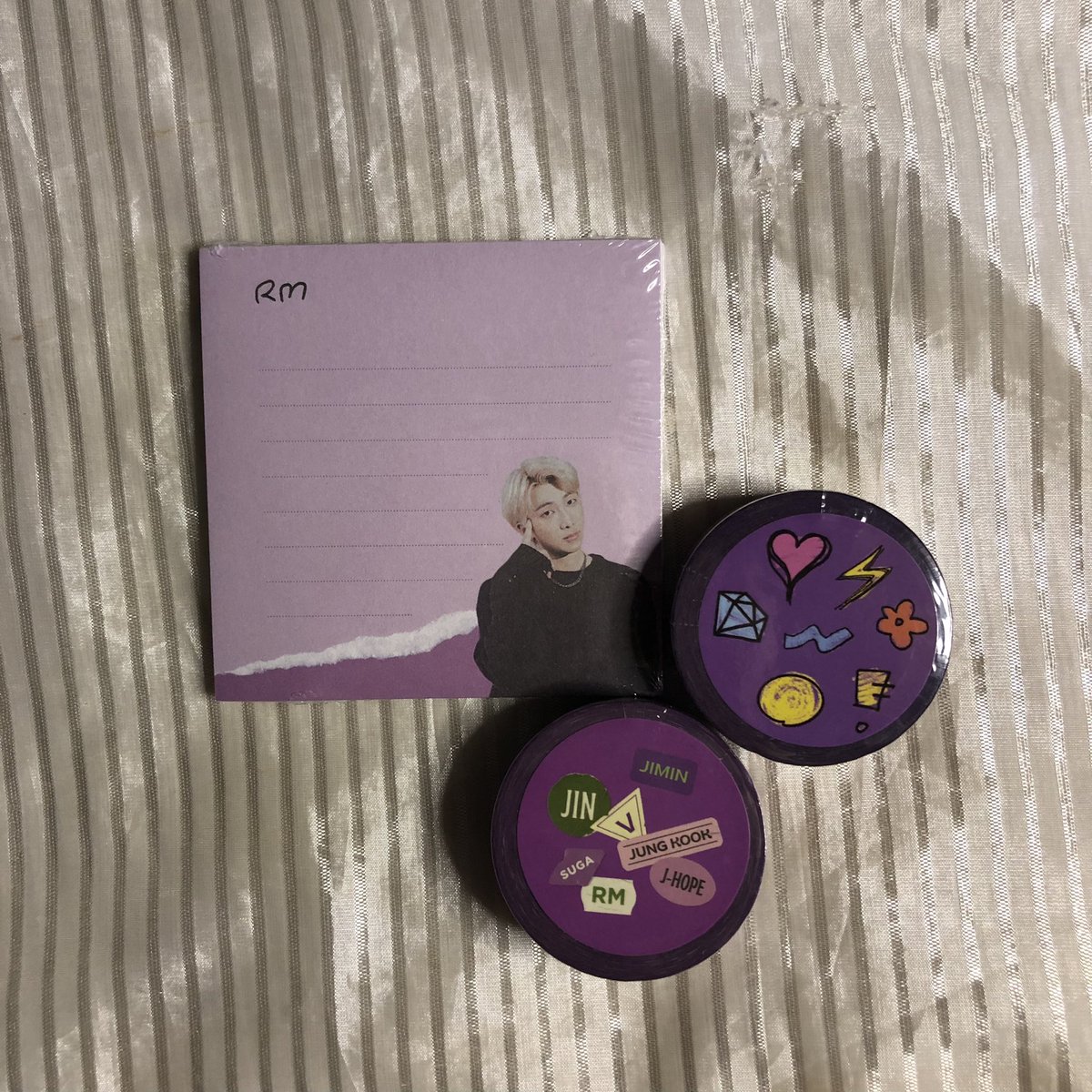 HopestorePH's tweet photo. #HOPESTOREONHAND
bts deco kit memo pad & tape set !
𓄲 ₱150
𓄲 can do sco
𓄲 onhand & ready to ship
𓄲 mint condi
💌 reply or dm “mine mt set”
# bangtan tingi sealed wts lfb https://t.co/1hAZymTk4F