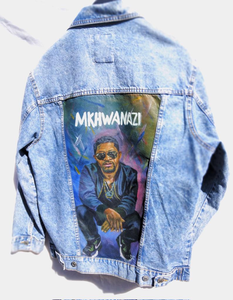 KLL_Boshmane's tweet photo. @djsbu Different day. Same hustle🙌🏾.
Quality hand printed denims brought to you, by yours truly.
Send me your favorite artwork on 0738107433 and I do the magic for you 🤝🏾.
#DJSBU https://t.co/NNfkUdoXAm