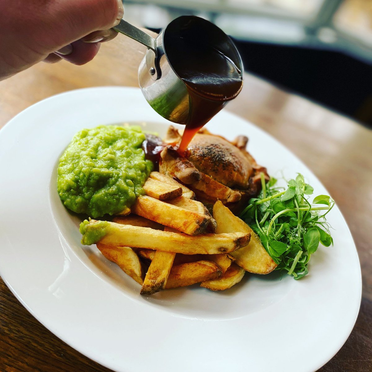 ThornbridgeStag's tweet photo. That @hendersonsrelish dip #freshpies #hendos #chipandpeyyys #thestagshead #chickenandmushroom https://t.co/ixTh9kgZDg
