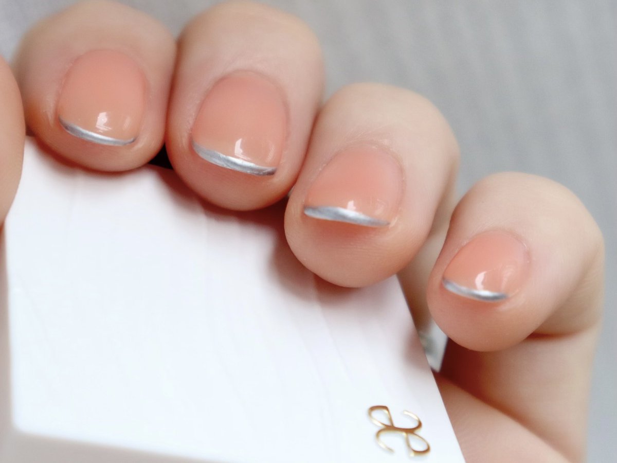 ネイル当日のわたし 新しいネイル可愛い ネイル翌日のわたし 既視感あると思ったら鮭だわコレ Togetter