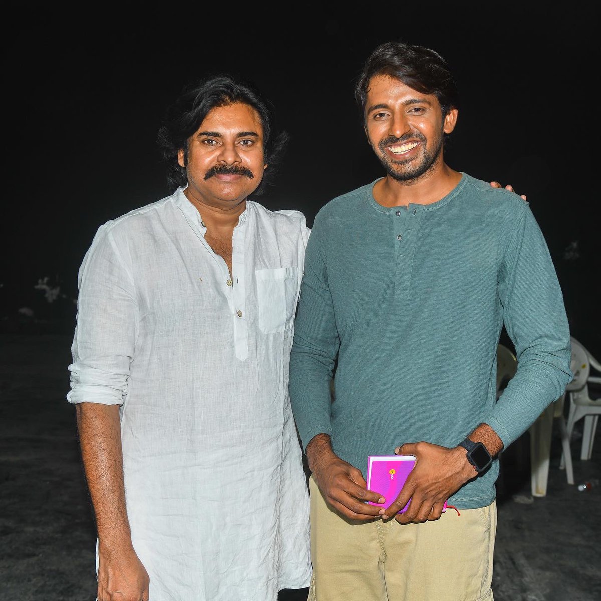Preyadarshe's tweet photo. ఎప్పటిలాగ సారధి స్టూడియోలో షూటింగకి  వెళ్ళాను, కానీ ఆ రోజు మాత్రం ఎప్పటి లాగా లేదు. ఎటు చూసిన హడావిడి, అందరి కళ్ళలో ఏదో సందడి, అందరి నోట్లో ఒకటే మాట, పవన్ కళ్యాణ్ (@PawanKalyan) గారు వస్తున్నారు. అంతే! వారితో ఒక మాటైనా మాట్లాడాలి, వారు తీసిన చిత్రం "జానీ" ఎంతగా (1/2) https://t.co/Xu0HwK6Unh