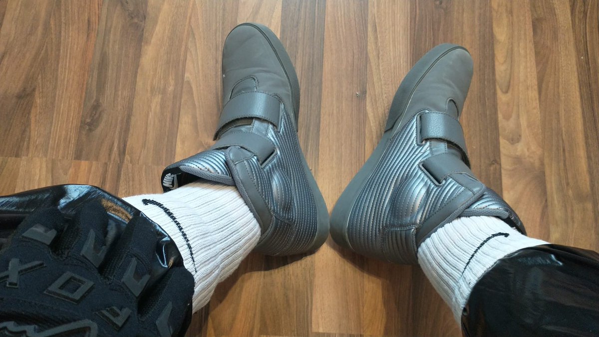 SkaterFozze's tweet photo. Don't forget #gaynike #flystepper on my feets!
#skaterfozze #nike #gaynike #gaysneakers #woyf #sneakers #proll #scally #kiffeur #sneakersfetish https://t.co/Y4RtQCaWNV