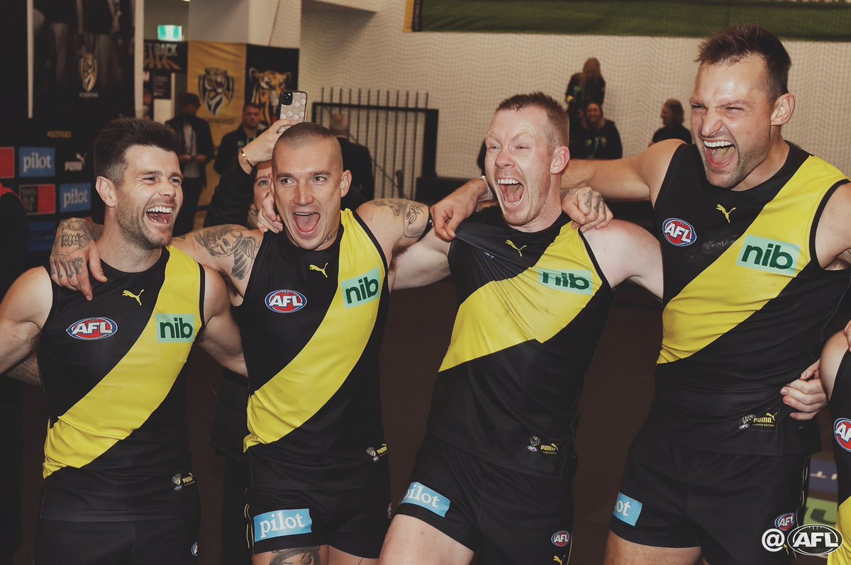 MichaelCWillson's tweet photo. Dusty back where he belongs 😃#AFLTigersPies https://t.co/2cpe7DrOSu