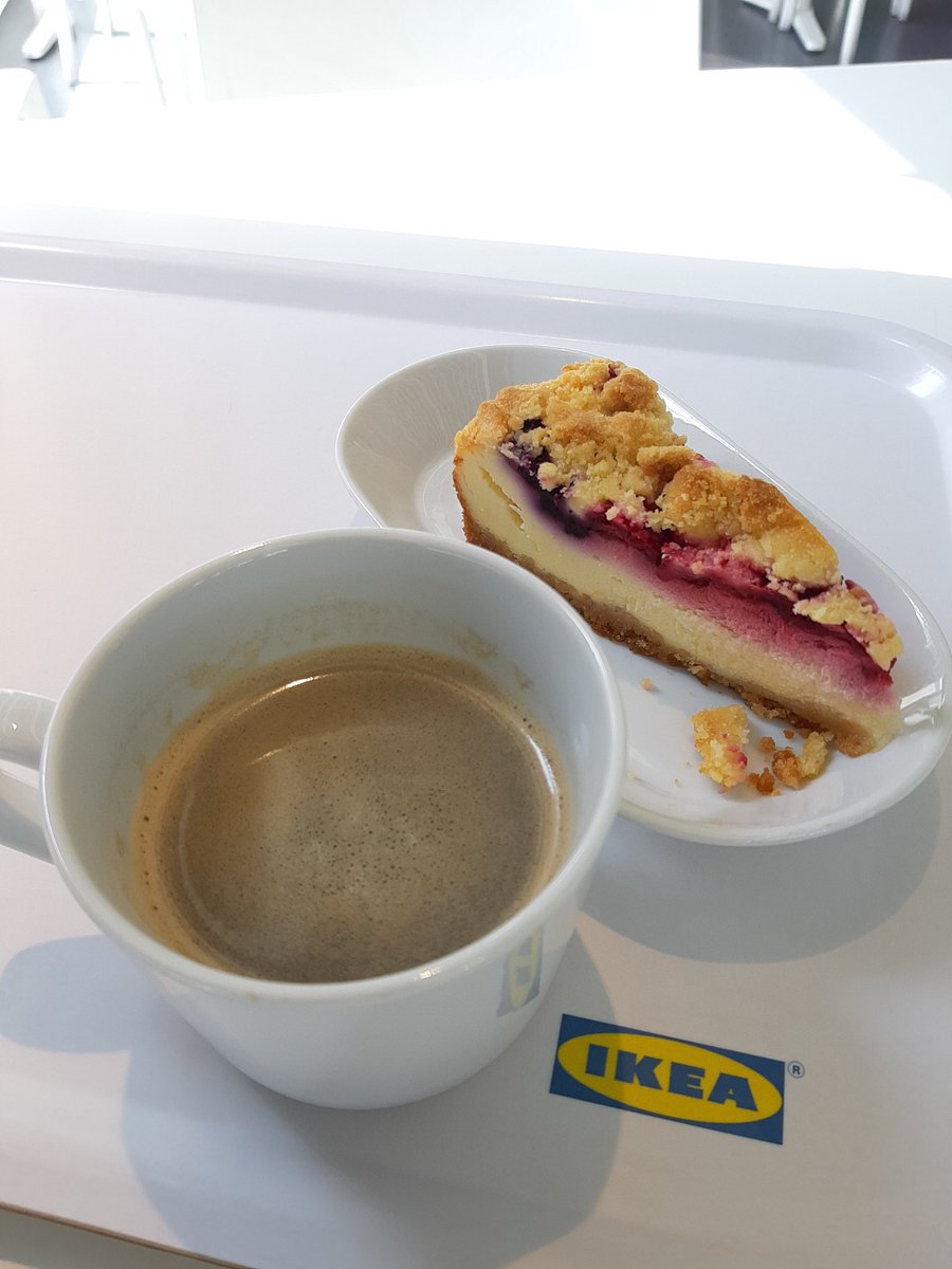 cozymacias's tweet photo. Coffee break. Café con Berry cheese cake. #coffee #coffeebreak #coffeetime #coffeelover #cafe
#cheesecake #galaxya7 https://t.co/vkMDha0mPk