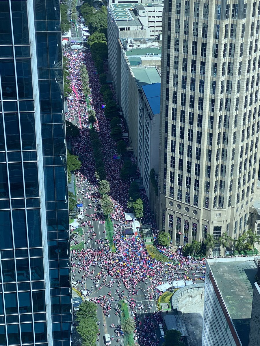 milo_everyday11's tweet photo. Ayala Ave as of 02:45PM
#MakatiisPink #PilipinasIsPink https://t.co/Y0c5IQ55WD