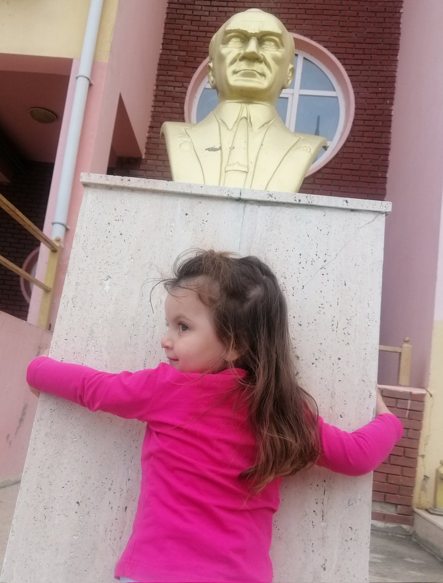 Ey Türk gençliği birinci vazifeni hatırla!