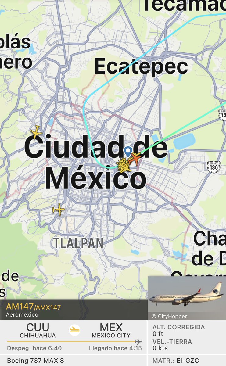 Presidente <a href="/lopezobrador_/">Andrés Manuel</a> ; cómo pensar que éste vuelo de Aeroméxico salió de Chihuahua hace 7 horas, llegó a la CDMX hace más de 4 y los pasajeros aún siguen arriba del avión, todo por su necedad de cancelar el NAIM, increíble, que caros salen sus caprichos.