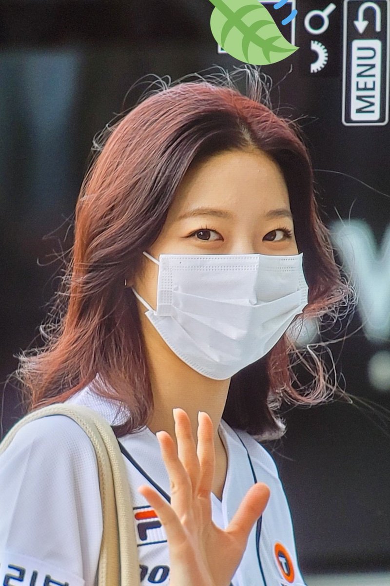 Folium_Kazuha's tweet image. 220507 르세라핌 카즈하 시구 출근 프리뷰  
#카즈하 #KAZUHA
#르세라핌 #LE_SSERAFIM