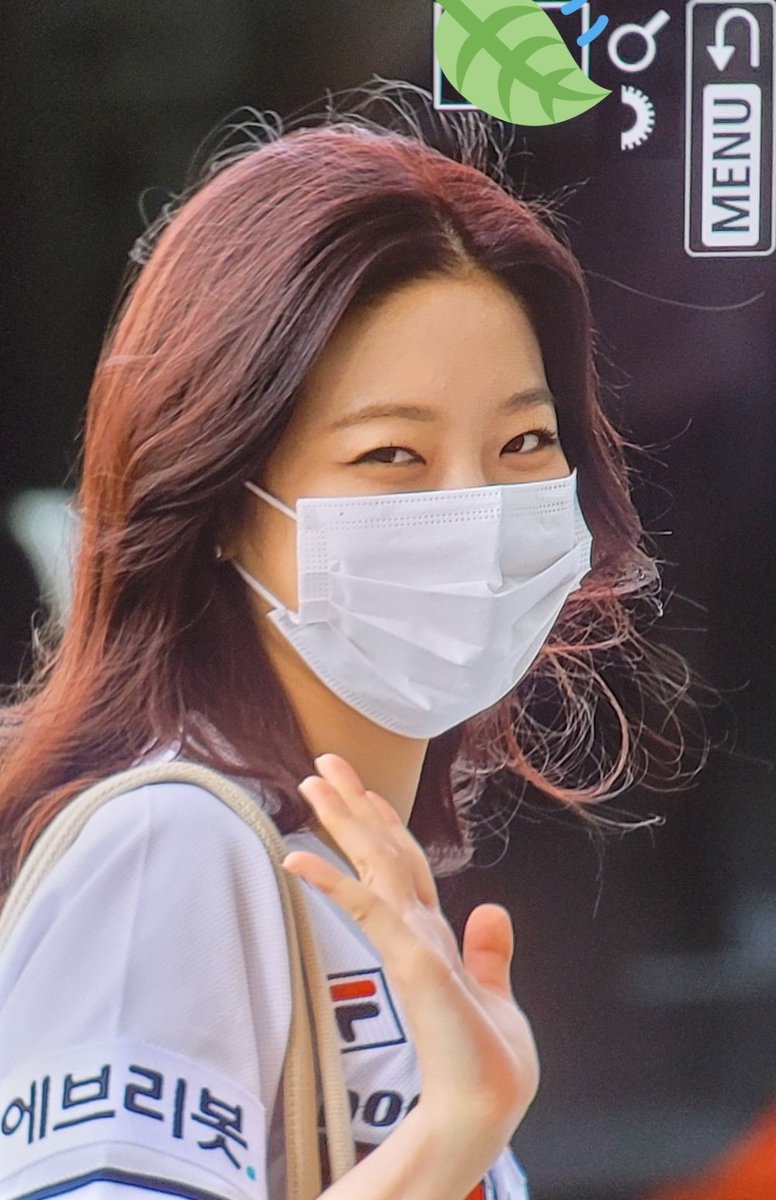 Folium_Kazuha's tweet image. 220507 르세라핌 카즈하 시구 출근 프리뷰  
#카즈하 #KAZUHA
#르세라핌 #LE_SSERAFIM