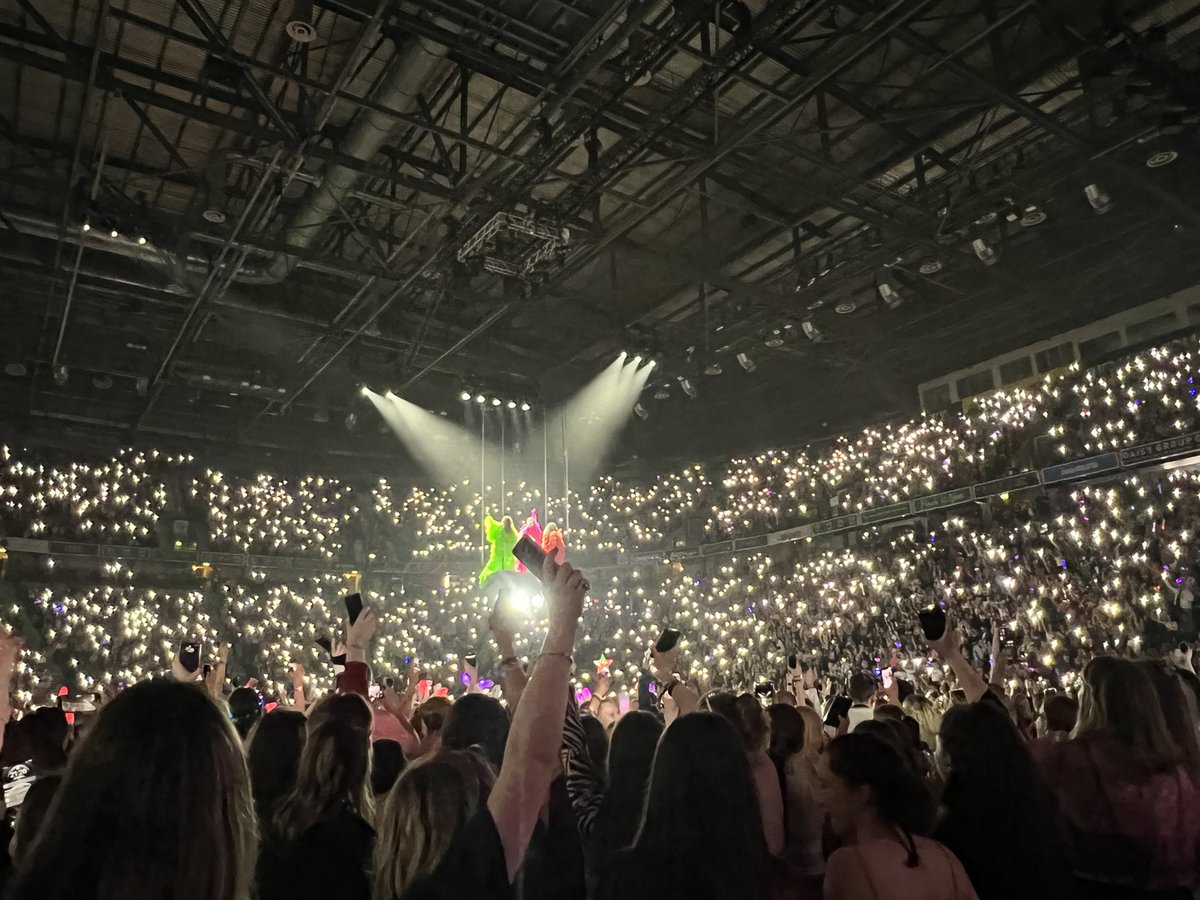 JoJo_P_87's tweet photo. @LittleMix where phenomenal in Manchester last night, best iv ever seen them perform. Please come back soon 🥺 #littemix #ConfettiTourManchester https://t.co/StYiDmPnSa