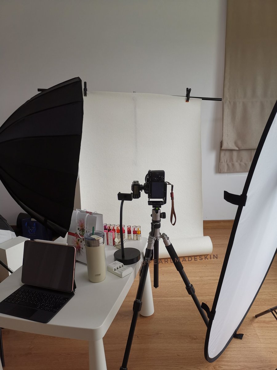 PearlMadeSkin's tweet photo. ใครใช้ Sony แล้วอยากถ่าย beauty เองไม่ต้องมีใครช่วย ให้โหลดแอพ Image Edge มาใช้ มัน link กับกล้อง ตั้งค่ากล้อง ลั่น shutter ถ่ายจากแอพได้เลย ใช้ร่วมกับ Flash ก็ได้
เนี่ยถ่าย Swatch ลิปอันนี้ก็ถ่ายเอง แอพมันดีต้องมี
#retouchwithpms https://t.co/nloDxwQDsR