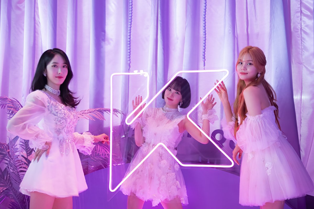 nmixx and viviz for kcon! 💜