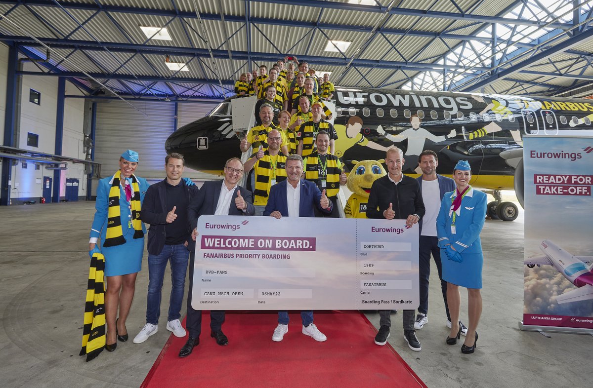 Premiere am <a href="/DortmundAirport/">Flughafen Dortmund</a>: Gestern wurde der neue #Fanairbus offiziell den <a href="/BVB/">Borussia Dortmund</a> Fans übergeben. Als erste Airline weltweit widmen wir Fußballfans ein eigenes Flugzeug. 🖤💛
