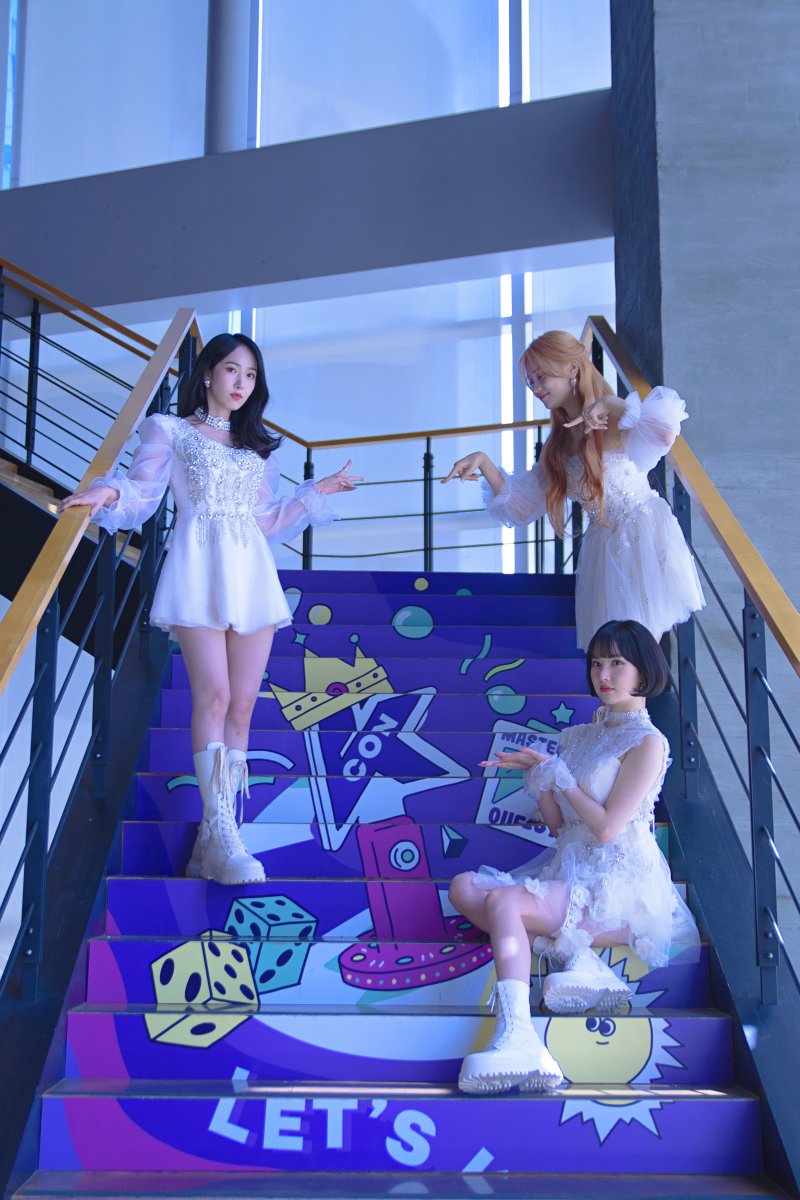 nmixx and viviz on kcon! 💙💜