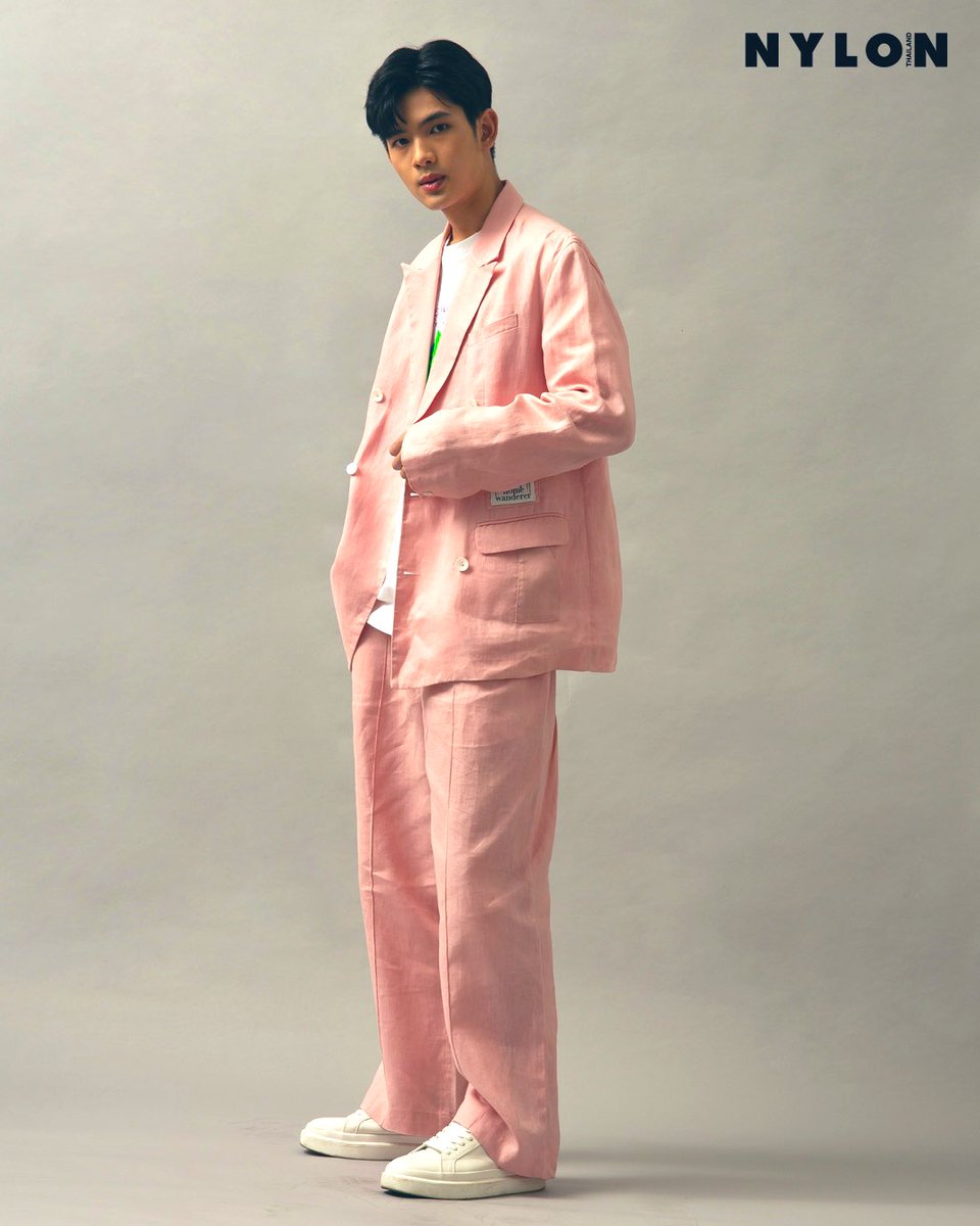 shiori22rir's tweet photo. パパと同じ色の服を着る息子を発見☺️
#tul_pakorn #Putter_PT
cr. NYLONTHAILAND/on pic https://t.co/YoT2IxQUZt