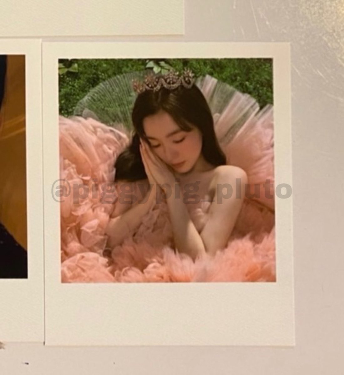 ปล่อยสิทธิ์พลลไอรีนค่ะ รวมส่ง140บาท เราหารกับเพื่อนเรา @lilyrosesbelle แต่เราได้มาซ้ำค่ะ เพื่อนบอกส่งได้วันจันทร์ค่ะ 
#ตลาดนัดredvelvet #ตลาดนัดrvv #ตลาดนัดเรดเวลเวท