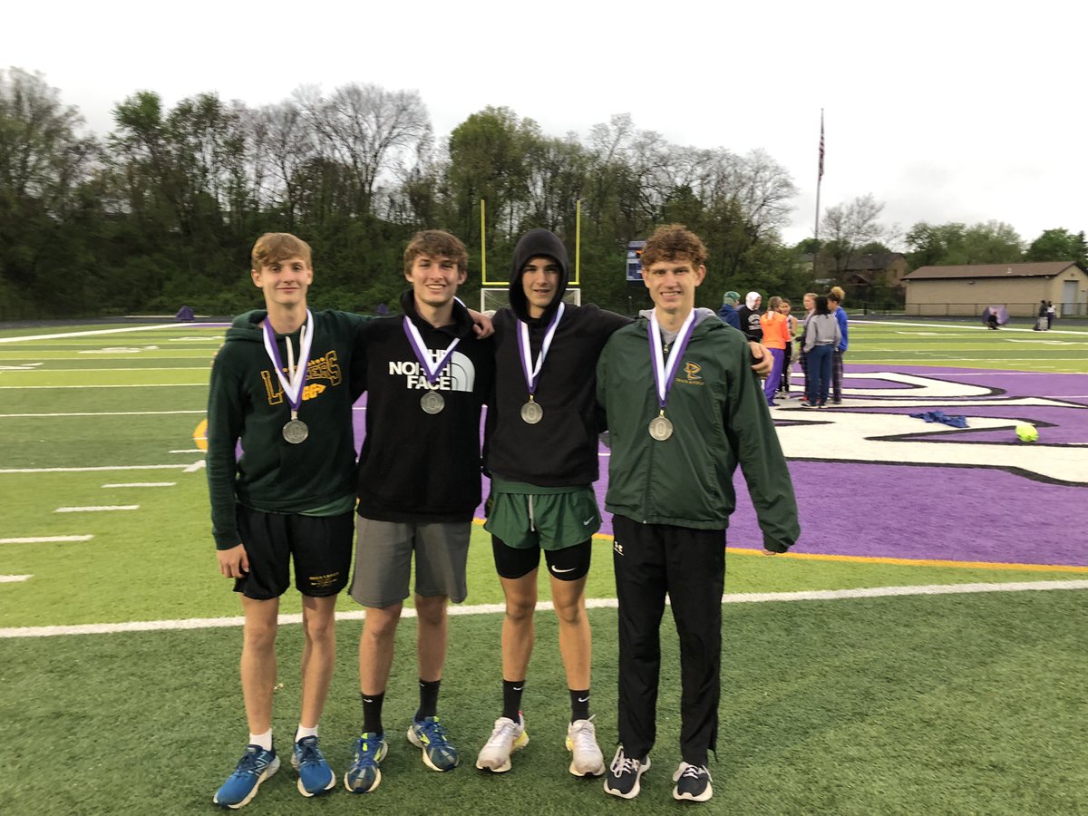 dllancers_tf's tweet photo. Baldwin Invite results:
Logan Hartley PR in the 400 with a 55.73
Carson McCoy 1st In the 800m and PR with a 1:53.20
Zach Kruse Medaled and placed 8th in the 1600m
Aidan Herman 9th in the 1600m with a PR
4x400 boys PR and finished 2nd! Nate, Fletcher, Aidan, Carson
@DeerLakesAth https://t.co/5HQEQ7KXlJ