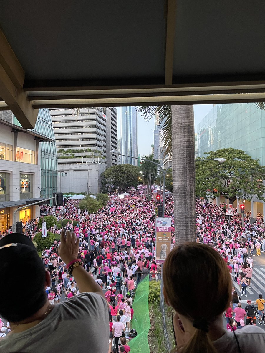 BoomJama's tweet photo. Nagdrive ng 5hrs for Leni-Kiko #MakatiIsPink #IpanaloNa10To #AngatBuhayLahat #Kakampink #Halalan2020 https://t.co/h7dMZyVzFD