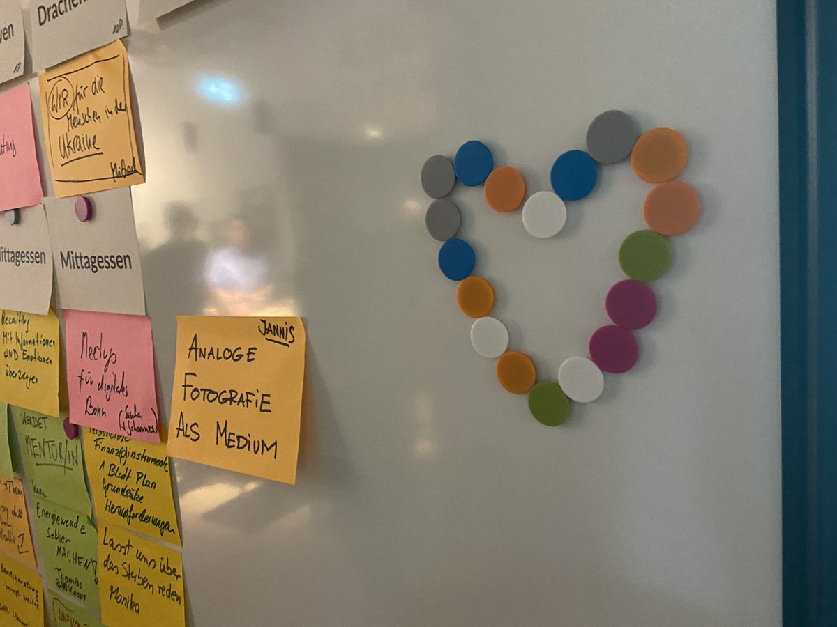 eayr32's tweet photo. @BarCampBonn Ist das schön hier! #endlichwiederMenschen https://t.co/7KYWdC3Ckj