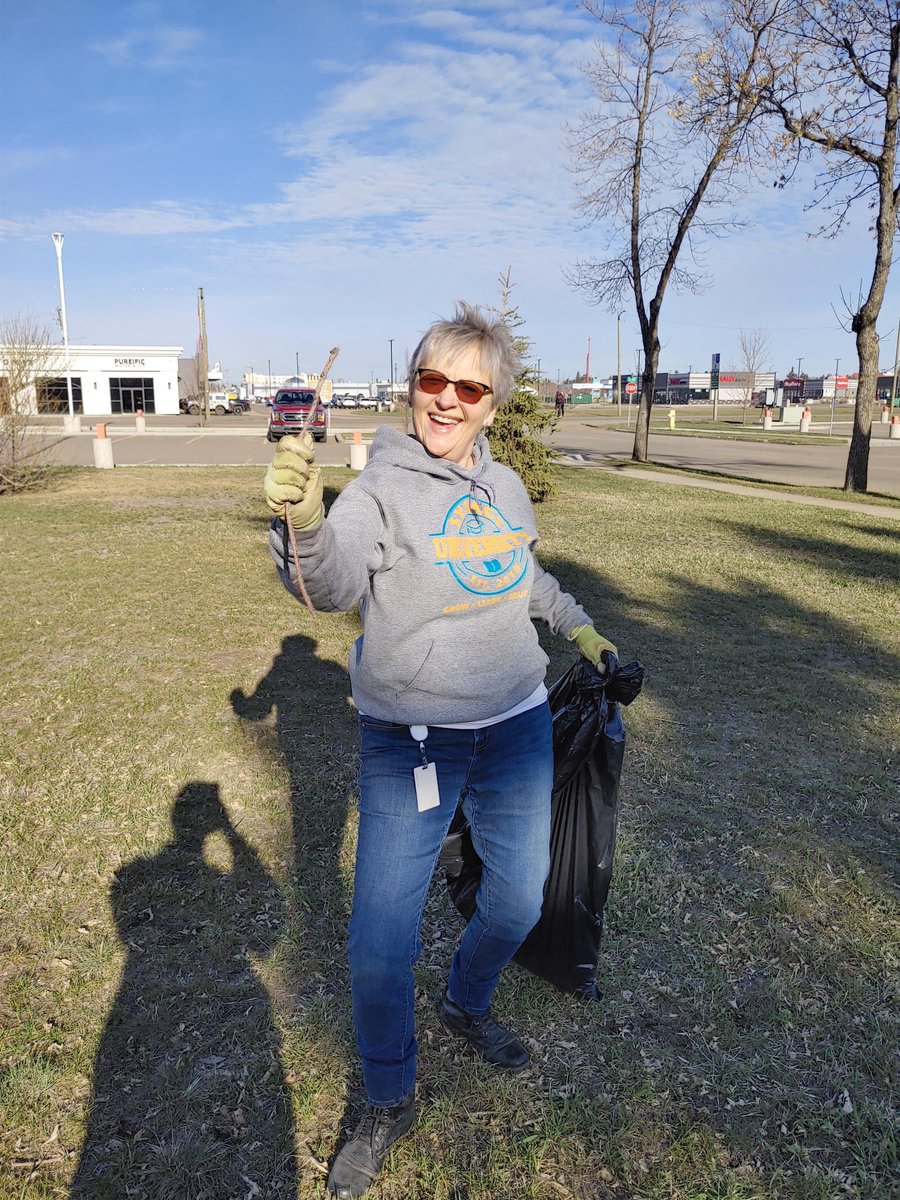 Synergycu's tweet photo. This week was Pitch In Week in Lloydminster! Our staff had a great time finding trash and treasures in the neighbourhood around the branch!
Check out how we make a positive impact in your community: https://t.co/XrRylpMDCN
#synergyshares #lloydminster #yll #pitchinweek https://t.co/nrkDmxdrO5