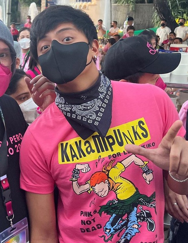 k4thwaii's tweet photo. presenting to you ang leader ng "anak ng bbm supporters for leni-kiko" daniel padilla. https://t.co/97w3iq8xk7