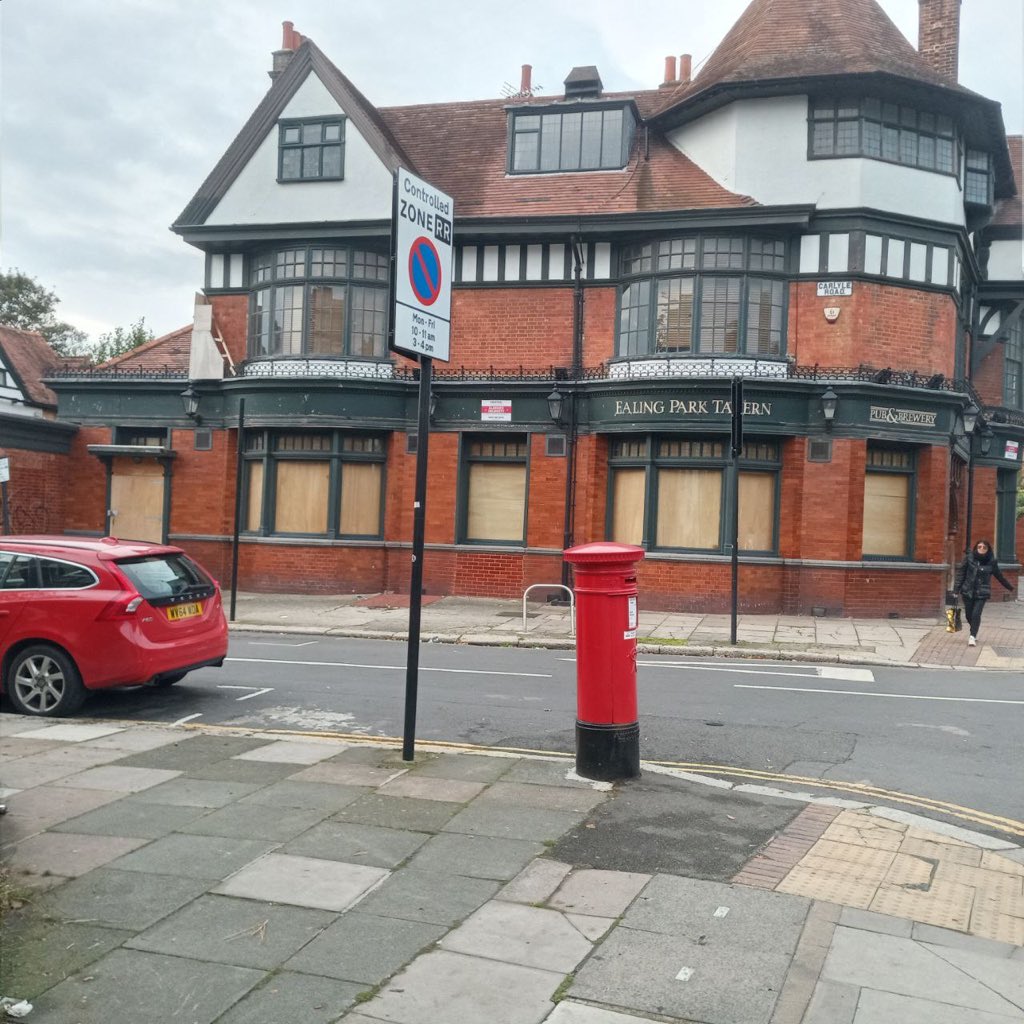 BritainsPubs's tweet photo. Ealing Park tavern South #Ealing W5 #RIP https://t.co/CSWvQycQND