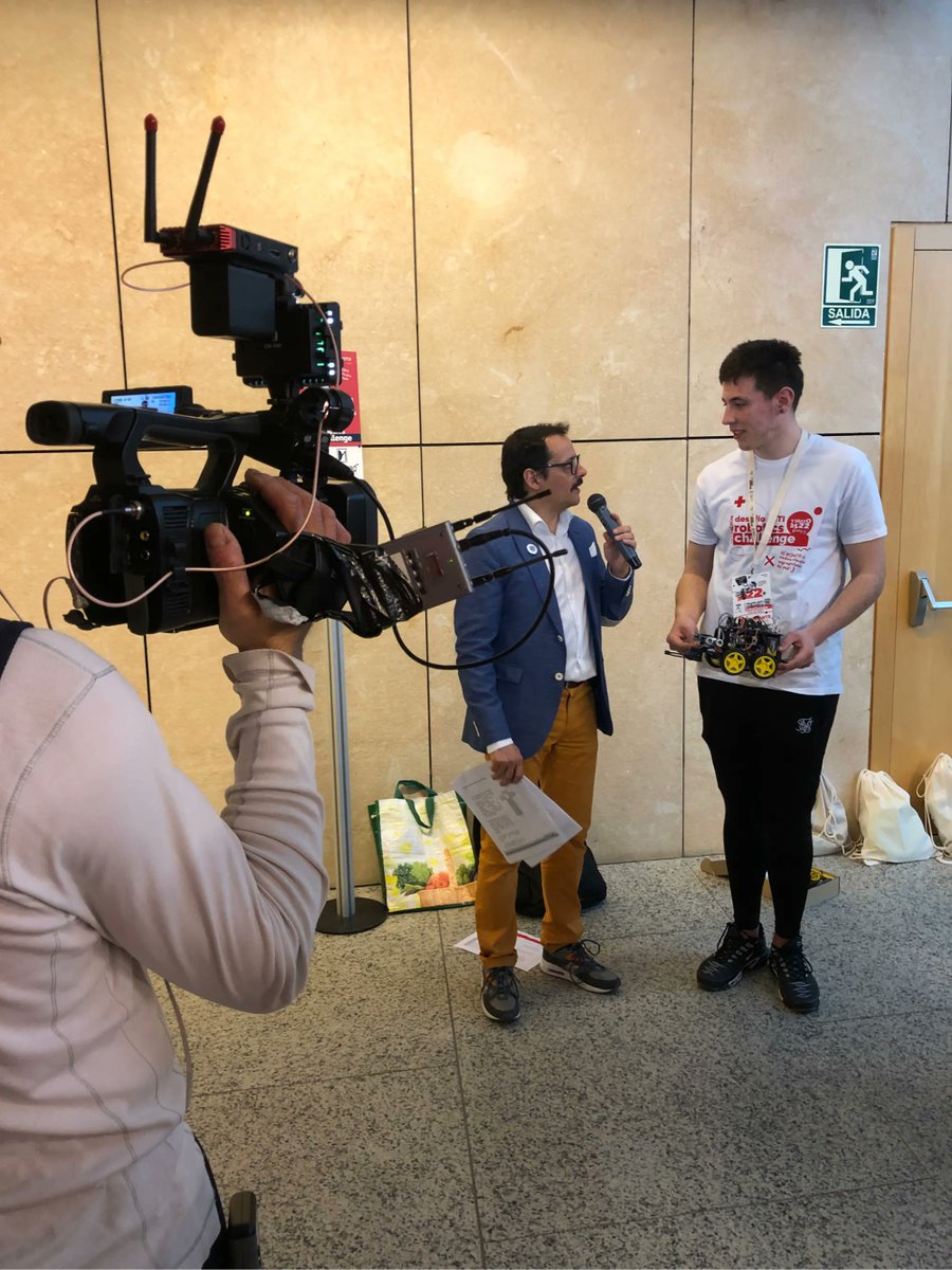 SMNSJA's tweet photo. No os imagináis lo cracks que han sido estos chavales. Lo han petado!!!! #RedCentrosIt #ArchidiocesisBurgos https://t.co/Zk9RzI4y0G