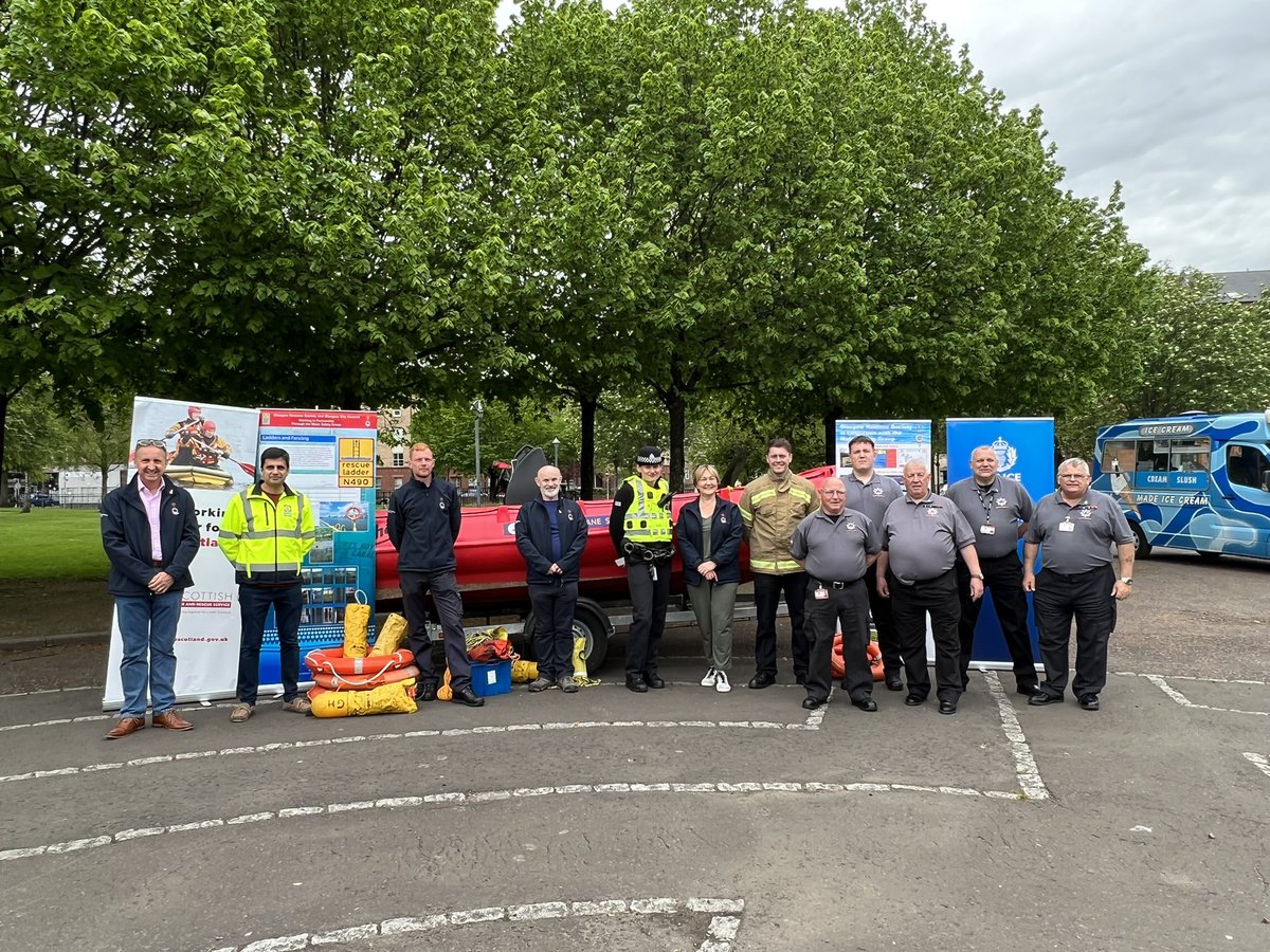 scotfire_glasgo's tweet photo. Promoting Water Safety at Glasgow Green today with Partner agencies @HMCoastguard @RNLI @PoliceScotland @GHSLifeguards @SFRHTtweet @GlasgowCC https://t.co/e5GXsInRj8