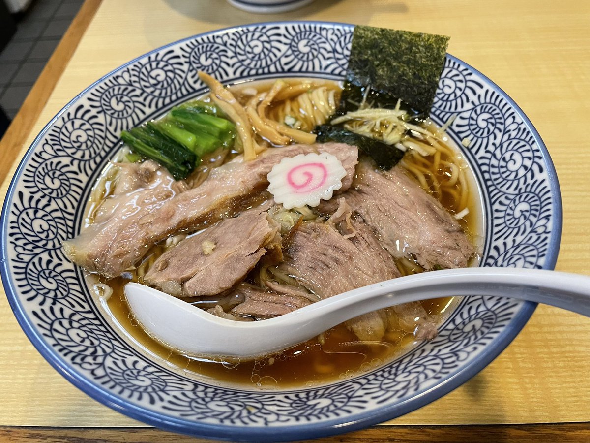 artmodic's tweet photo. かみの屋　3.6

足立区西綾瀬にある長岡生姜醤油ラーメンの店。最寄りは五反野駅かな？少し離れている。
長岡中華そばを注文。『あ、これ好きな味だわ』生姜醤油の和む味。優しい味で体に染み渡る、食べやすい。チャーシューもあっさりしっとりで増して良かった。 https://t.co/UJ9ce7N8TX