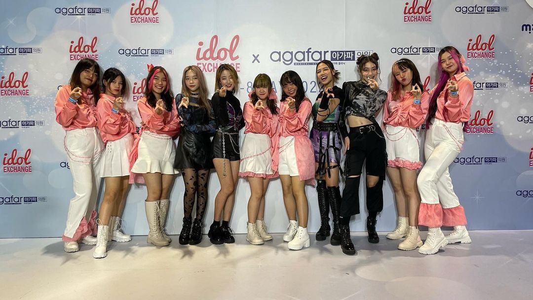 babojixx's tweet photo. ได้ถ่ายกันอีกแล้ว รอบที่แล้วมีคนเดียวที่ถ่าย รอบนี้มาครบเยยยย 💓💓💓
#RoseQuartz #RoseQuartzComeback #miracle #Idolexchange https://t.co/ODfkq0r1tZ