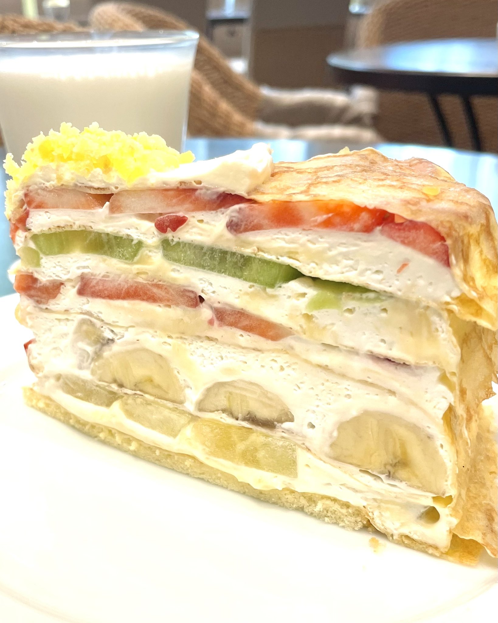 名古屋グルメ探偵 アスカイ ハーブス の新店舗が栄 名古屋パルコにオープン 薄く焼いたクレープ 生地にフルーツとミックスクリームを6層重ねたミルクレープが絶品 ストロベリーケーキやフルーツタルトなど食べ応え最高なサイズのスイーツが揃っています