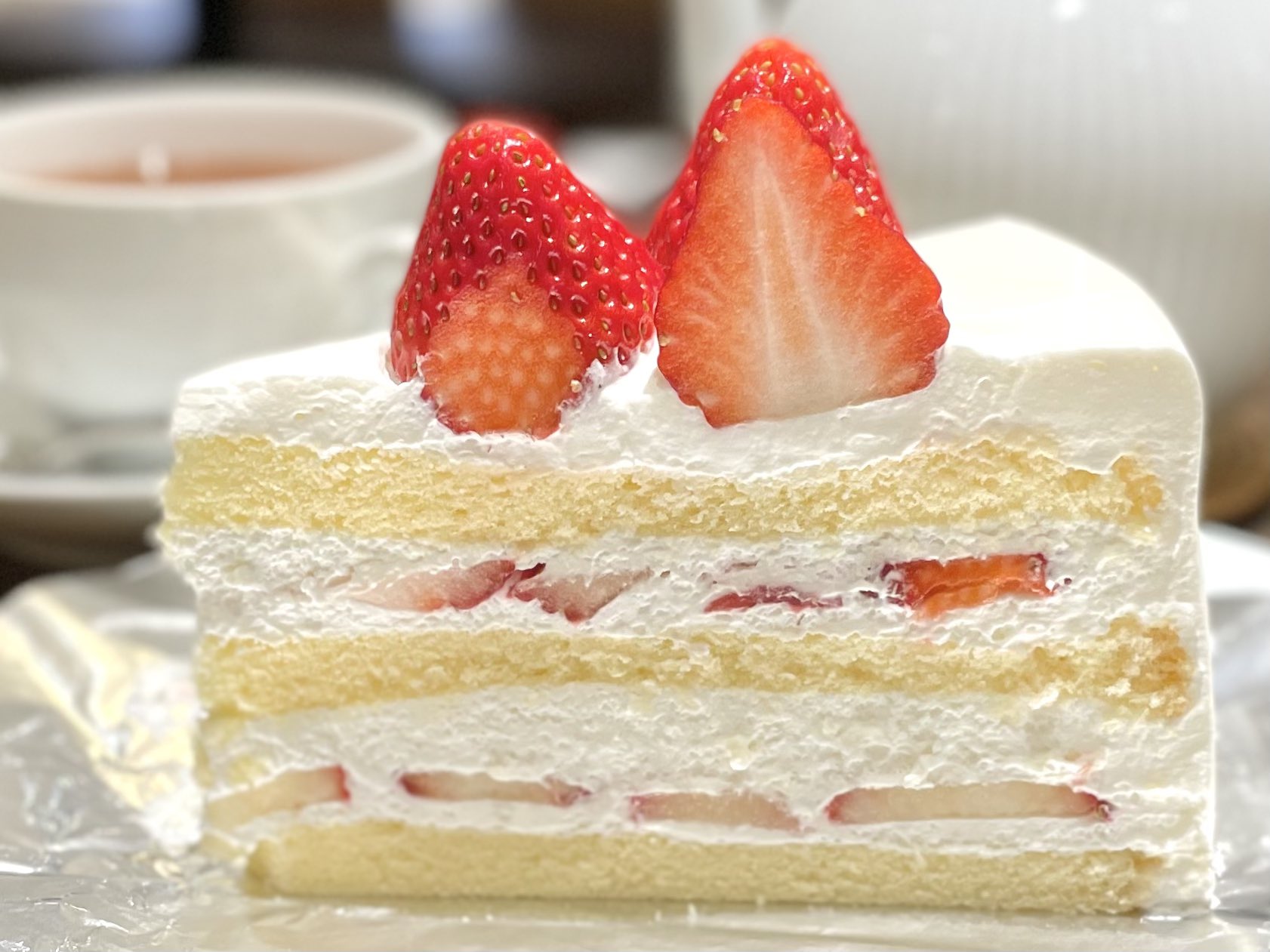 名古屋グルメ探偵 アスカイ ハーブス の新店舗が栄 名古屋パルコにオープン 薄く焼いたクレープ 生地にフルーツとミックスクリームを6層重ねたミルクレープが絶品 ストロベリーケーキやフルーツタルトなど食べ応え最高なサイズのスイーツが揃っています