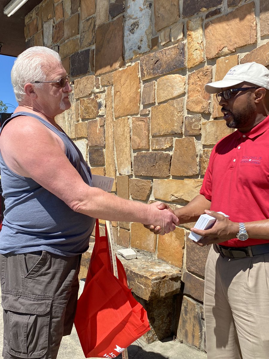 Leon4AG's tweet photo. Had a packed day yesterday starting in Russellville at West Main Donuts, then on to Glenwood to connect with voters at Plyer Home Center 75th Anniversary and finished in Magnolia putting up signs. #rightchoicerightnow #arpx https://t.co/CMWEZnn4US