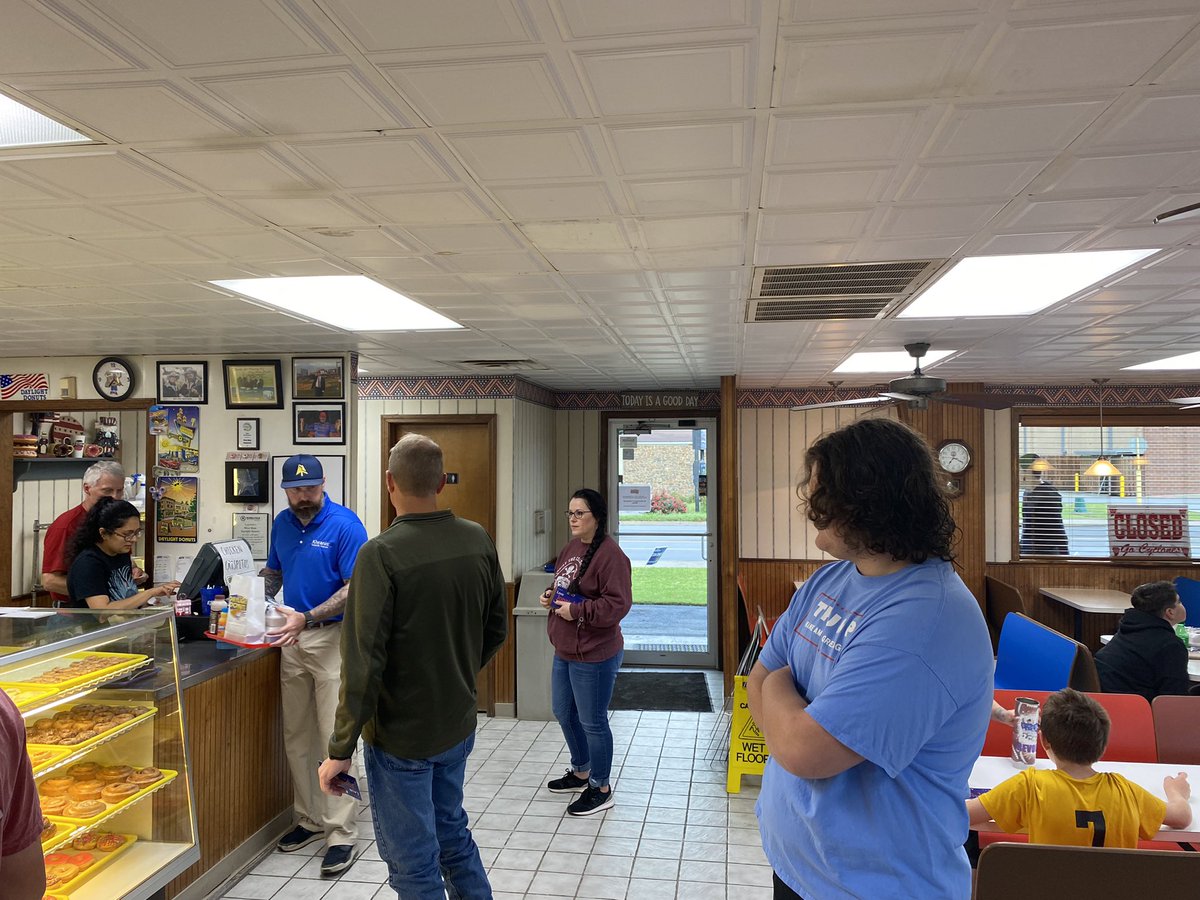 Leon4AG's tweet photo. Had a packed day yesterday starting in Russellville at West Main Donuts, then on to Glenwood to connect with voters at Plyer Home Center 75th Anniversary and finished in Magnolia putting up signs. #rightchoicerightnow #arpx https://t.co/CMWEZnn4US