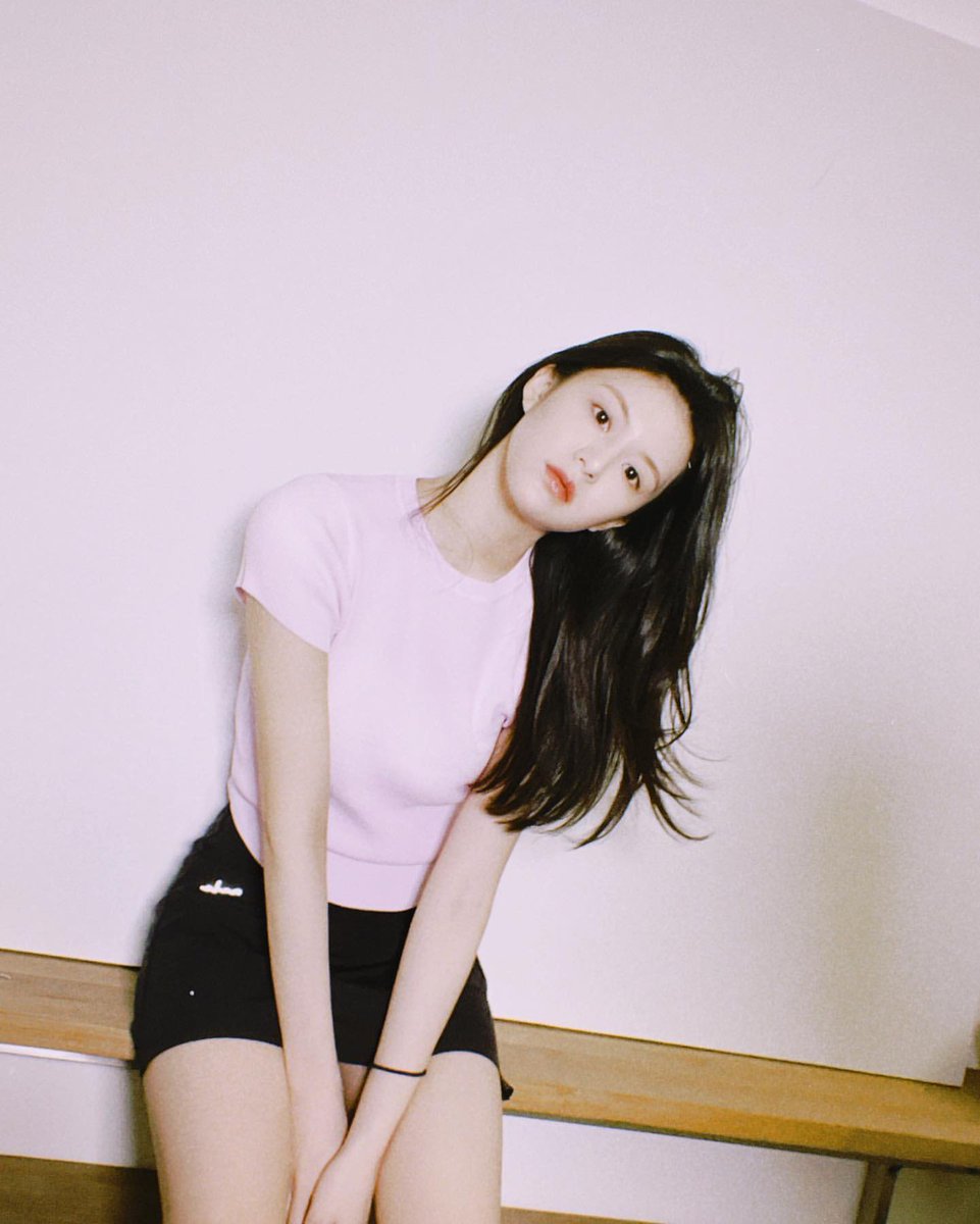 well simple outfit never disappoint as long as you’re confident, but i’m go younjung anyway.