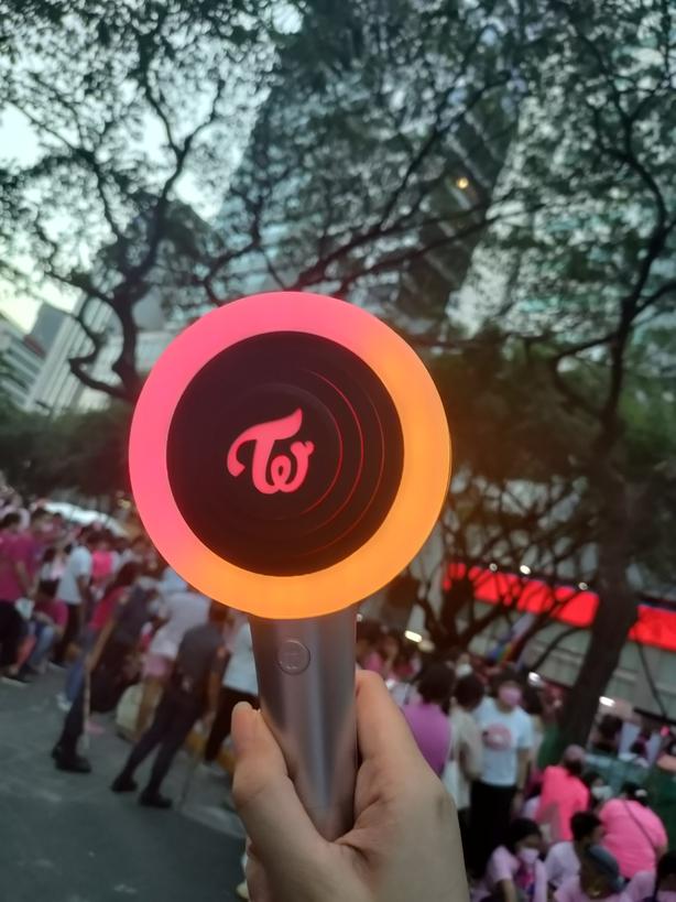 borntoadoreyou's tweet photo. Last moment with my candybong before ko pinamigay sa isang once na nasa rally ๐ฅฒ https://t.co/EAVHapHTlS