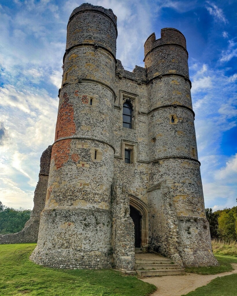 sujithselvanpy's tweet photo. Castled..

#travelgram #traveltheworld #travel #travelphotography #traveldiaries #travelingram #castle  #castlesoftheworld #castlesofeurope #castlesofengland #architecture #architecturephotography #architectural #architecturedesign #skyscape #cloudphotography #skyphotography … https://t.co/nnx6MpdMbw